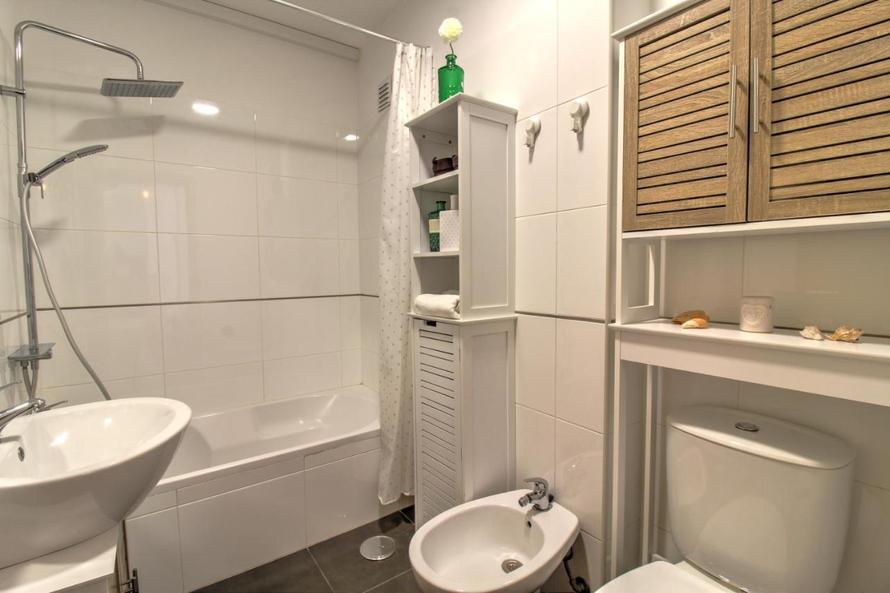 Center Location, Ac, Swimming Pool, And Parking Lägenhet Olhão Exteriör bild